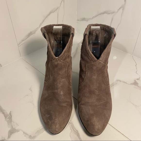 ⭐️HP⭐️ Ash Jalouse Booties - Picture 5 of 9